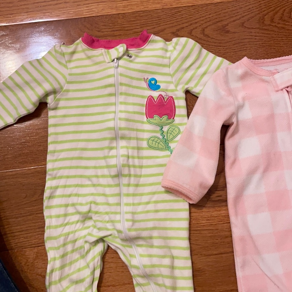 Green onesie is 6-9 months and pink bunny is 6 months.  Both zippers!